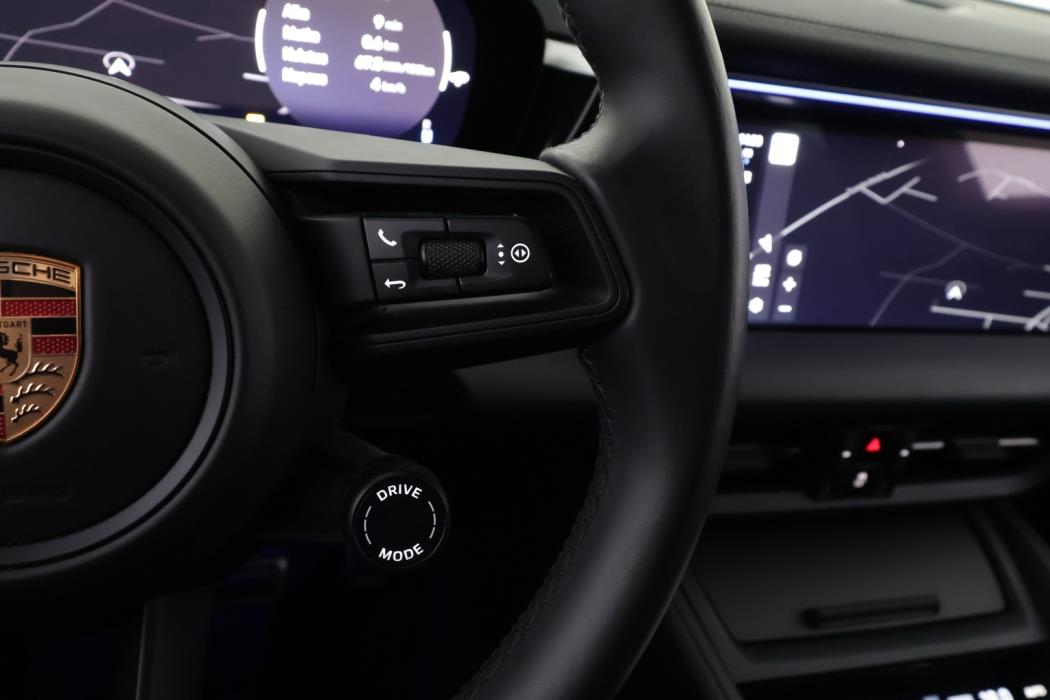 PORSCHE Macan 2025