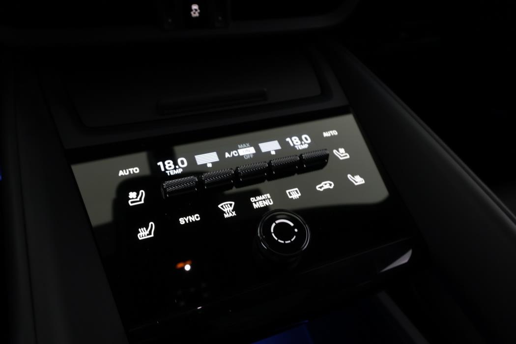 PORSCHE Macan 2025