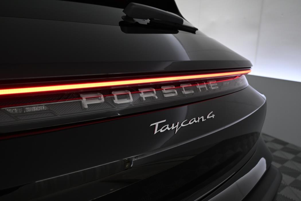PORSCHE Taycan 2025