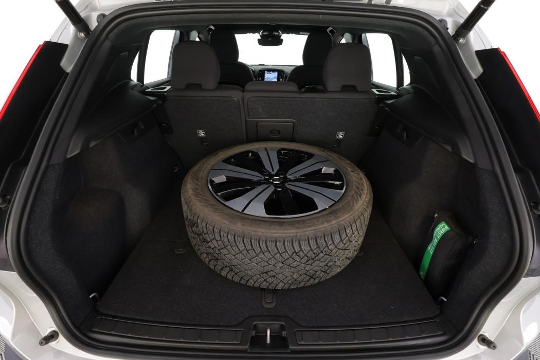VOLVO XC40 2023