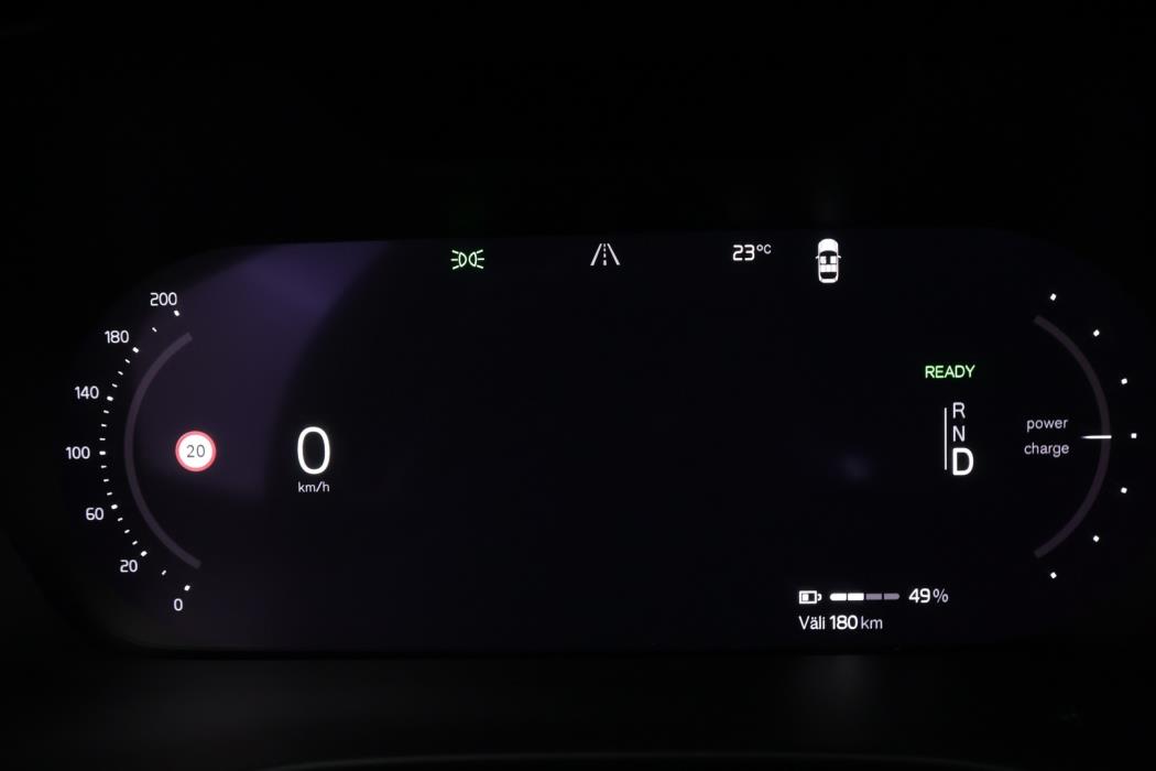 VOLVO XC40 2023