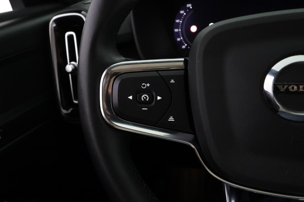 VOLVO XC40 2023