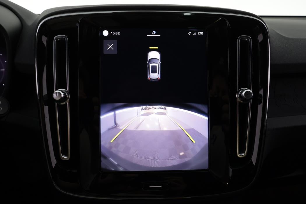 VOLVO XC40 2023