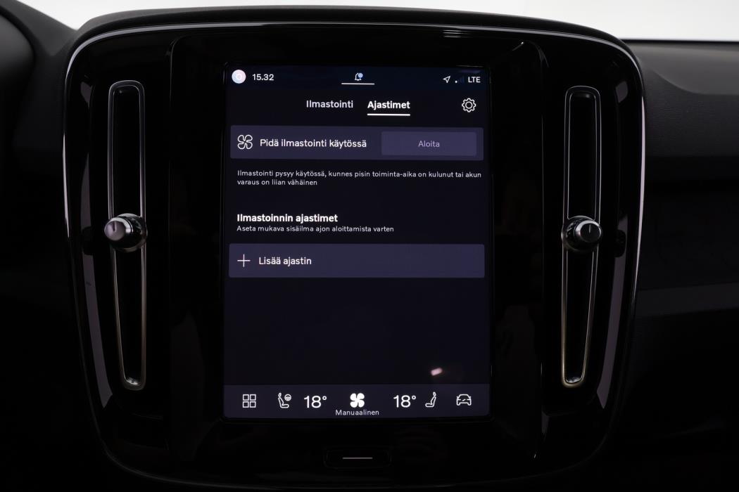 VOLVO XC40 2023