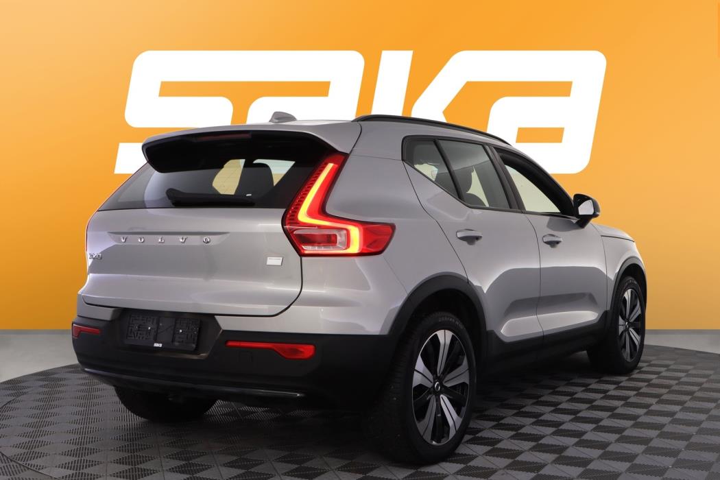 VOLVO XC40 2023