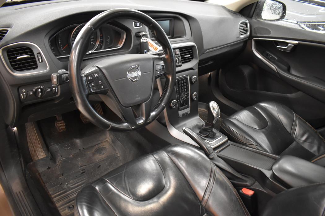 VOLVO V40 Cross Country 2013