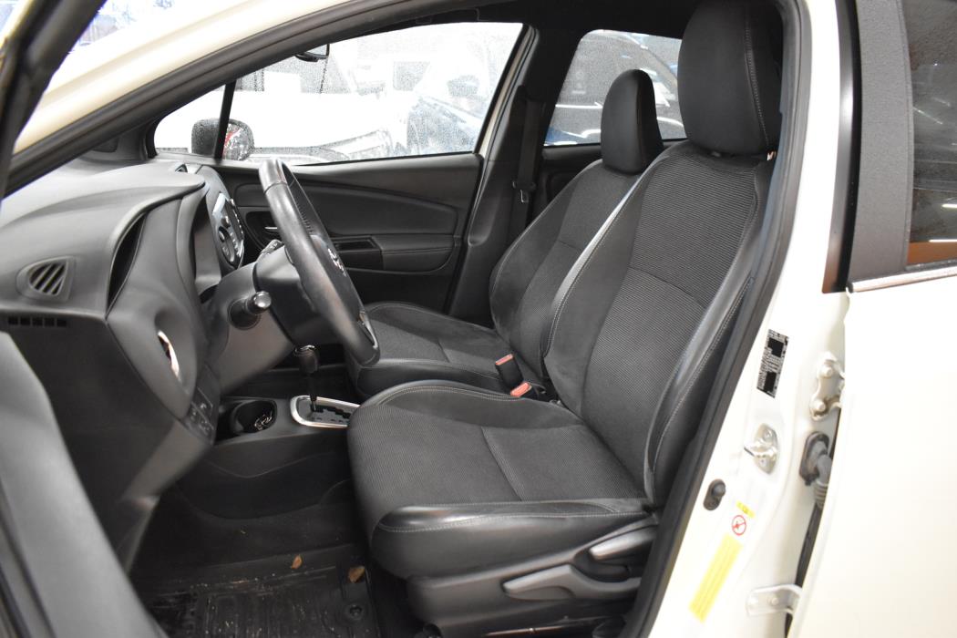 TOYOTA Yaris 2017