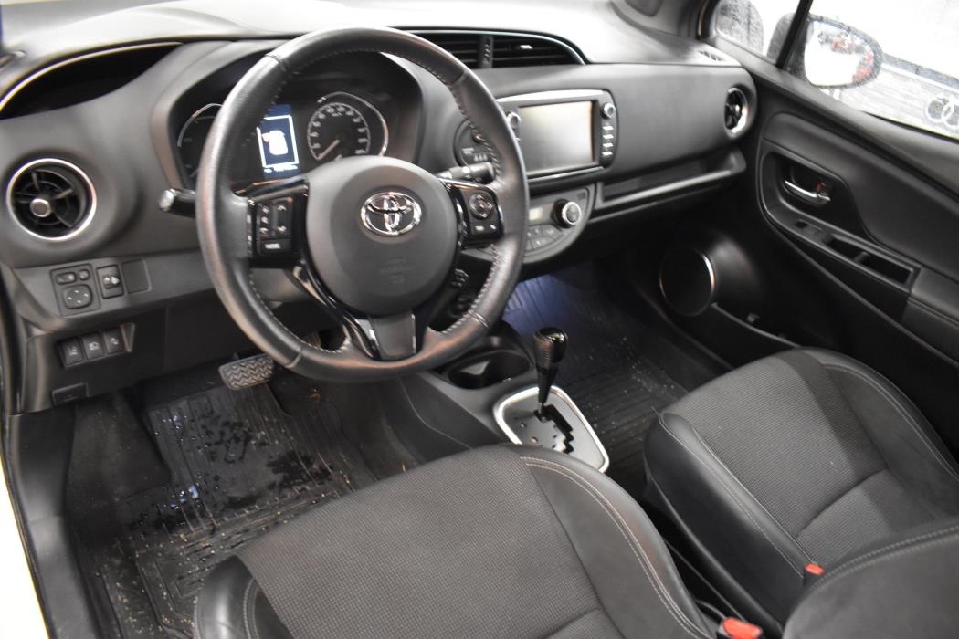 TOYOTA Yaris 2017