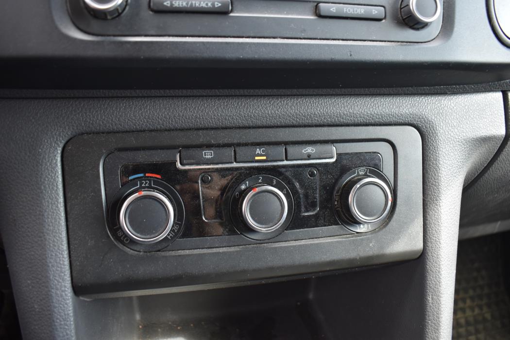 VOLKSWAGEN Amarok 2011