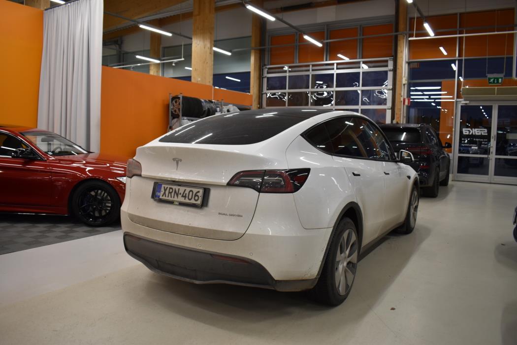 TESLA Model Y 2021