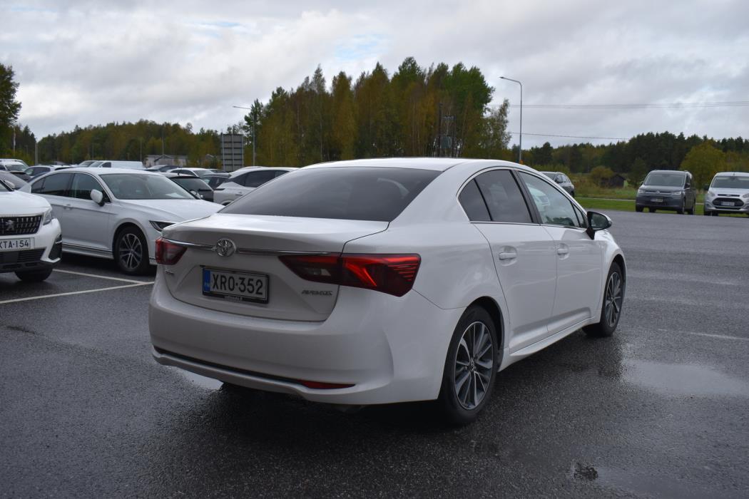 TOYOTA Avensis 2016