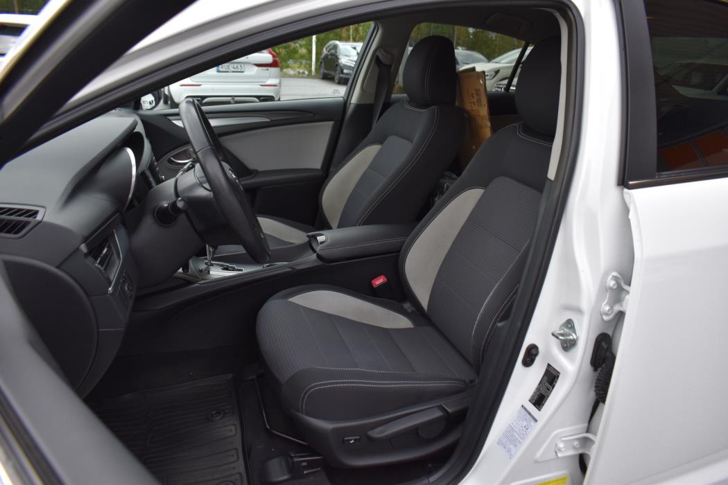 TOYOTA Avensis 2016
