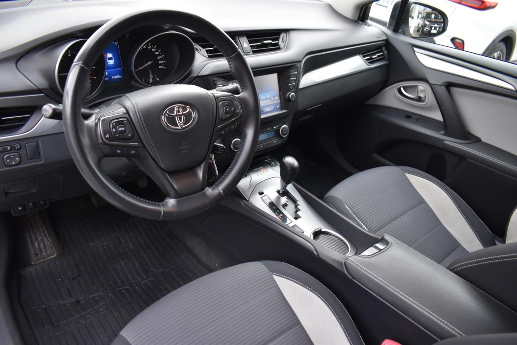 TOYOTA Avensis 2016