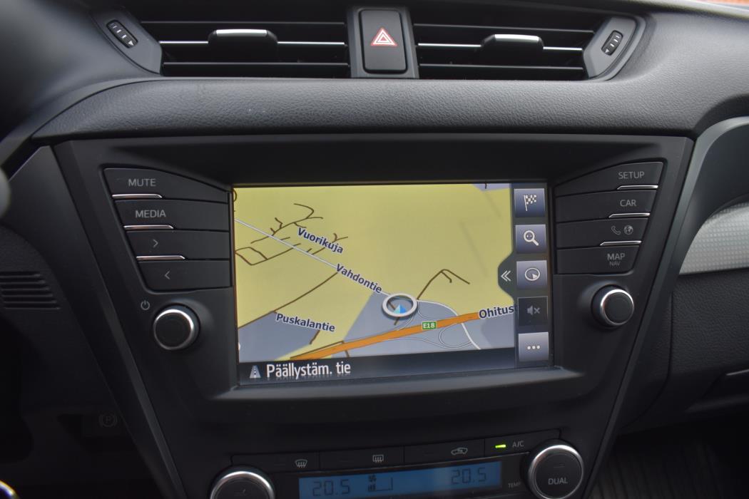 TOYOTA Avensis 2016