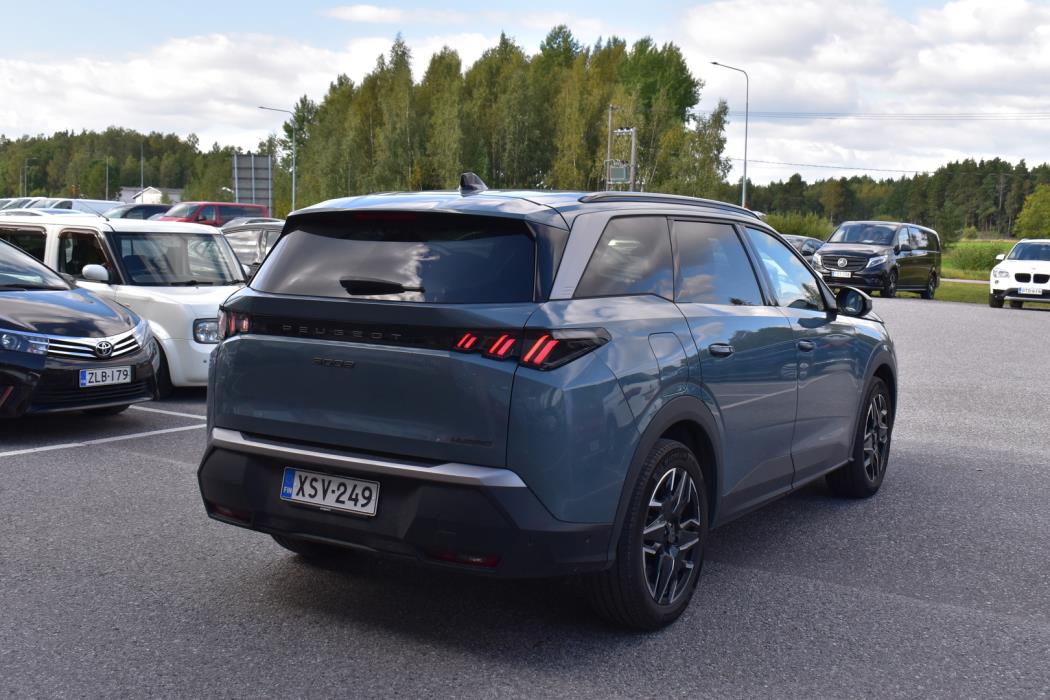 PEUGEOT 5008 2025