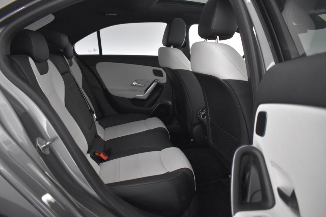 MERCEDES-BENZ A 35 AMG 2021