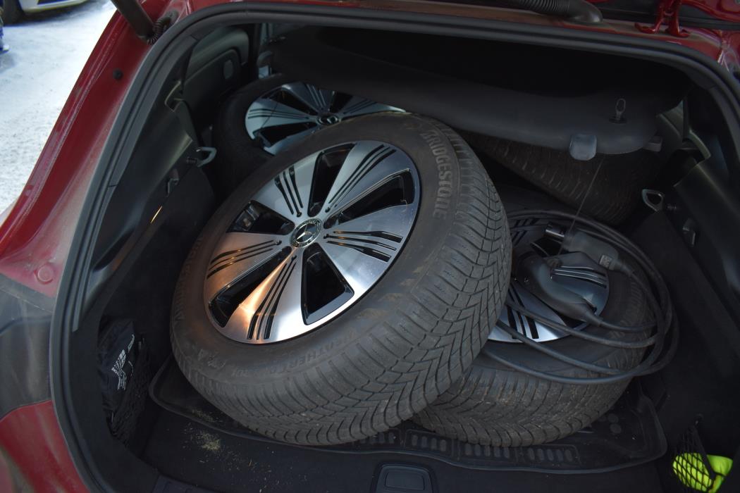 MERCEDES-BENZ EQA 2023