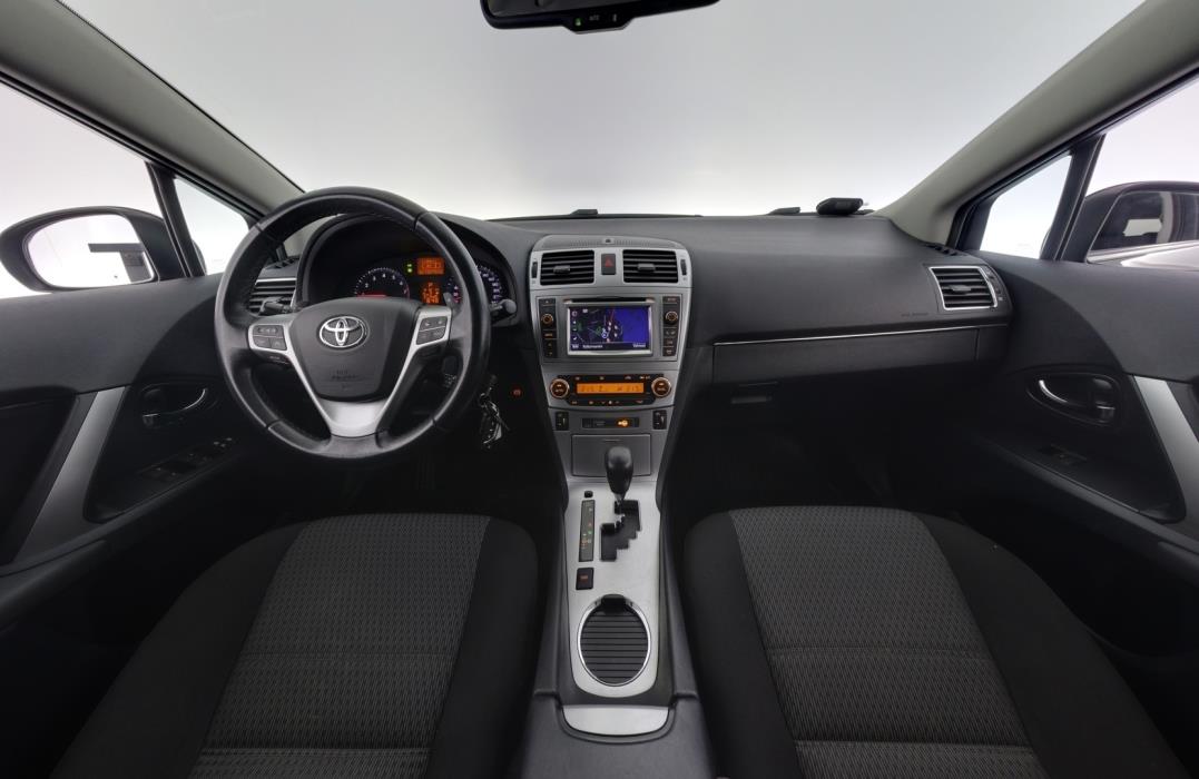 TOYOTA Avensis 2013
