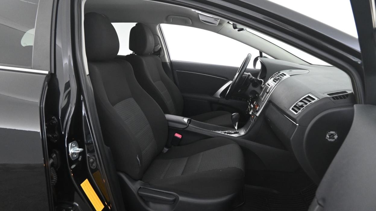 TOYOTA Avensis 2013