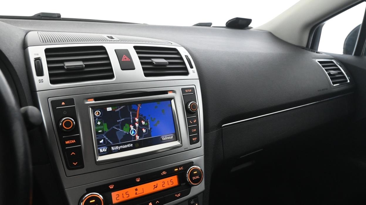TOYOTA Avensis 2013