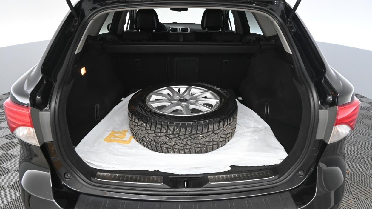TOYOTA Avensis 2013