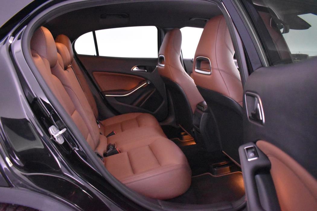 MERCEDES-BENZ GLA 2015