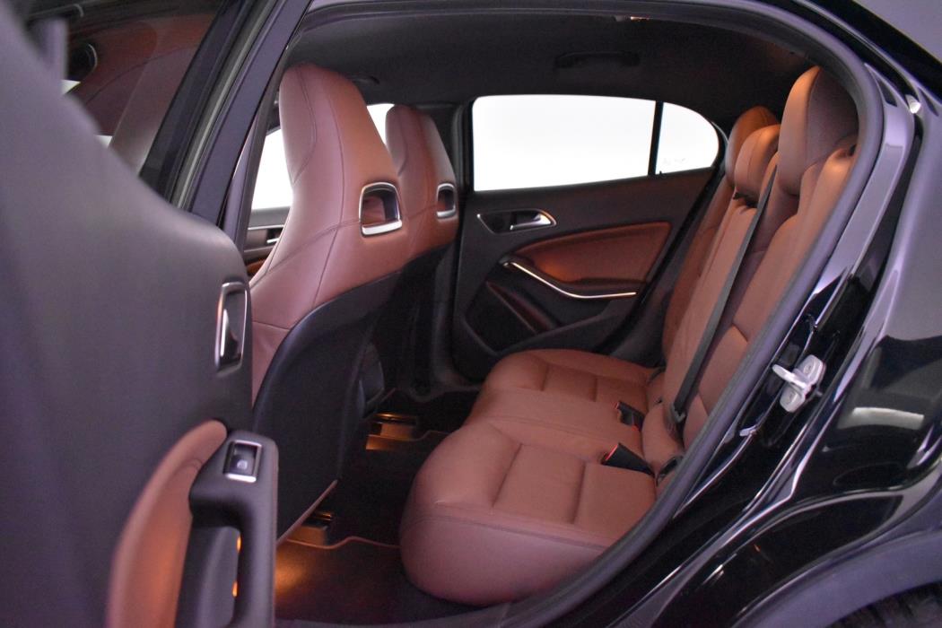 MERCEDES-BENZ GLA 2015