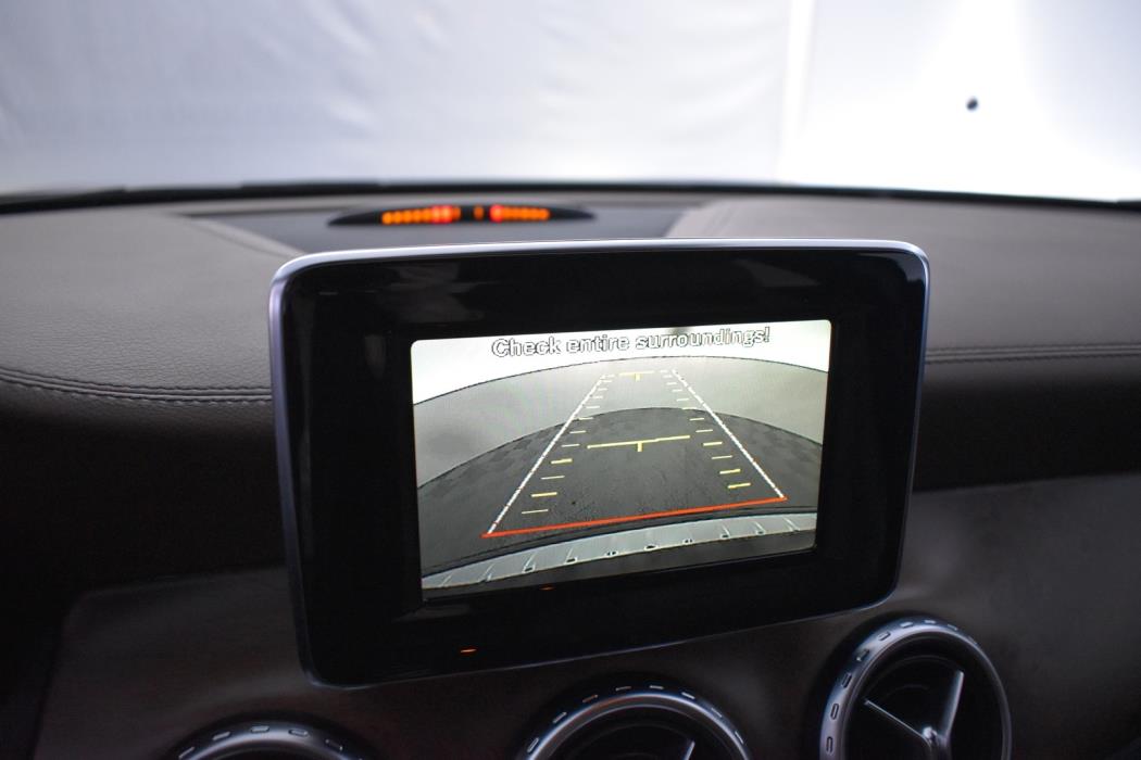 MERCEDES-BENZ GLA 2015