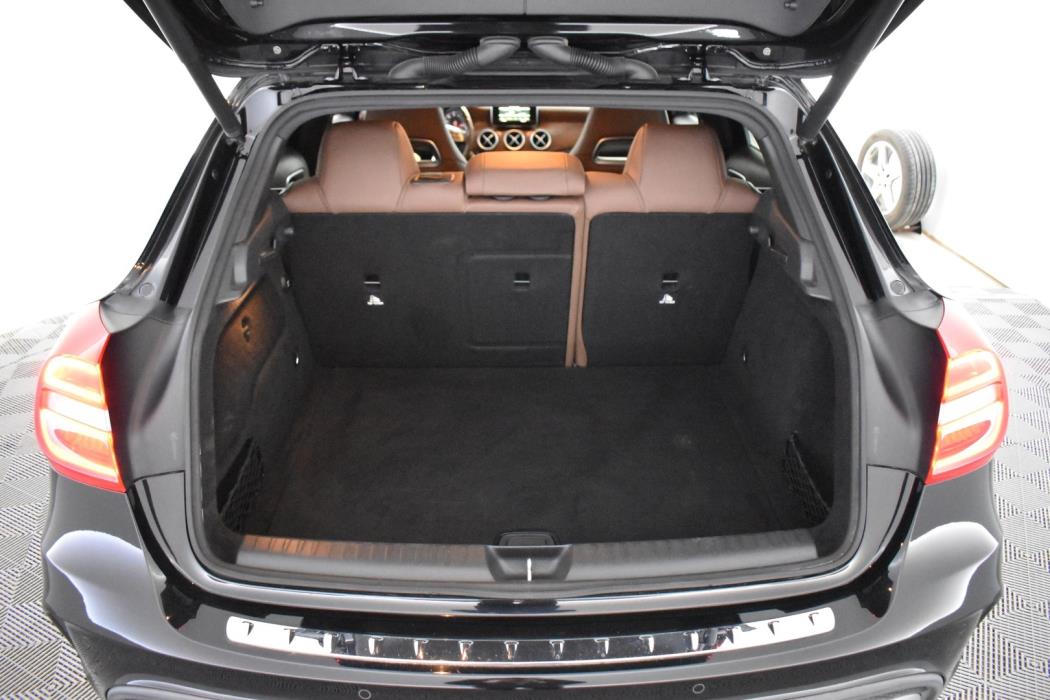 MERCEDES-BENZ GLA 2015