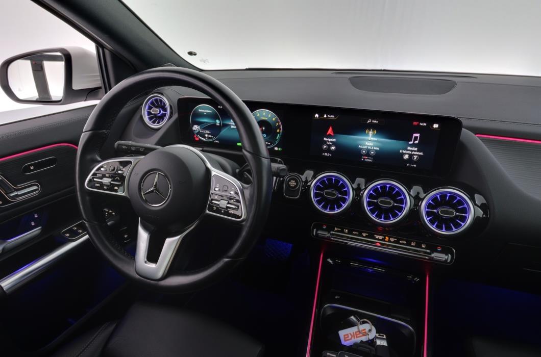MERCEDES-BENZ GLA 2023