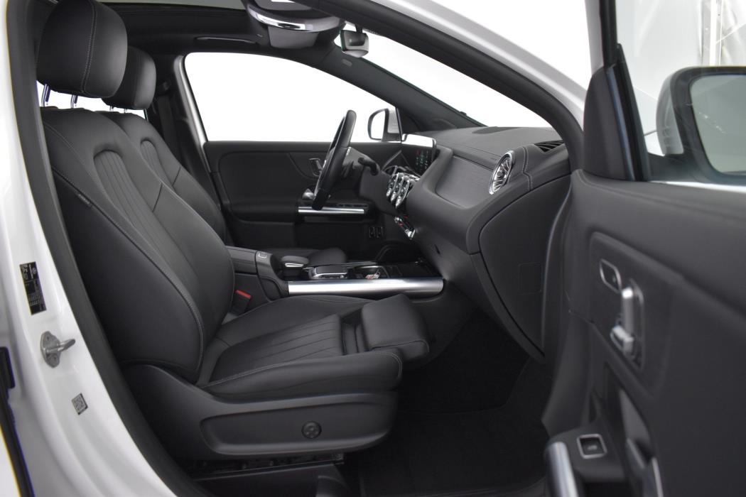 MERCEDES-BENZ GLA 2023