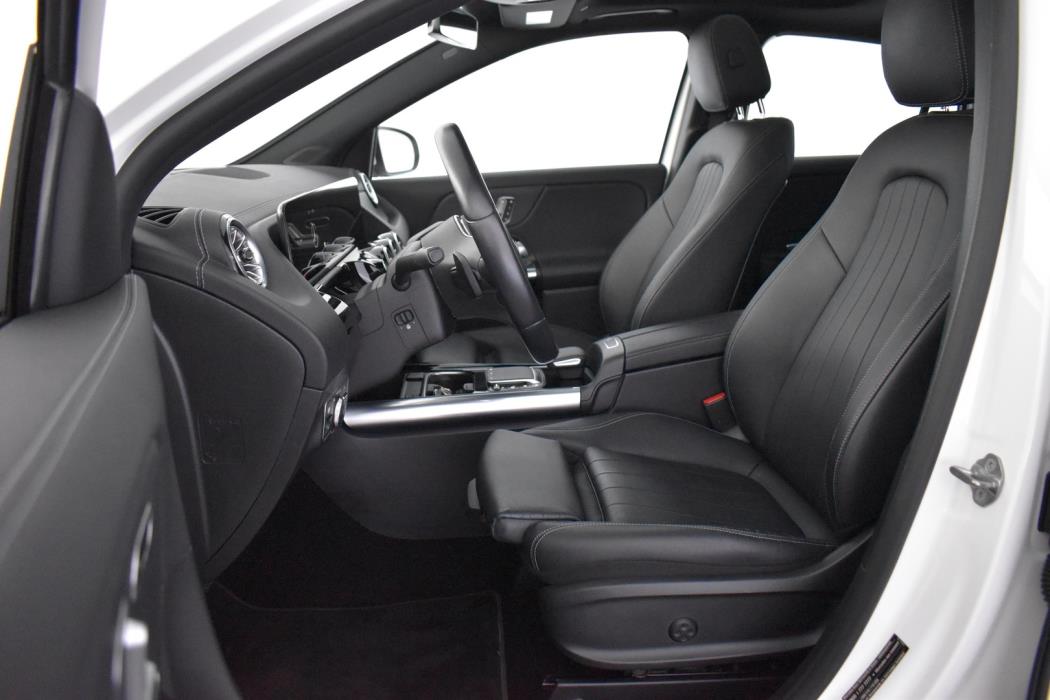 MERCEDES-BENZ GLA 2023