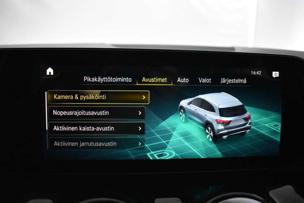 MERCEDES-BENZ GLA 2023