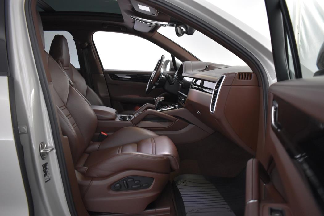 PORSCHE Cayenne 2023