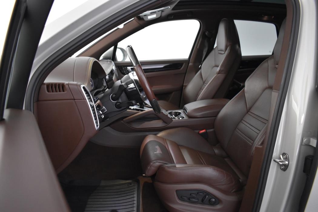 PORSCHE Cayenne 2023