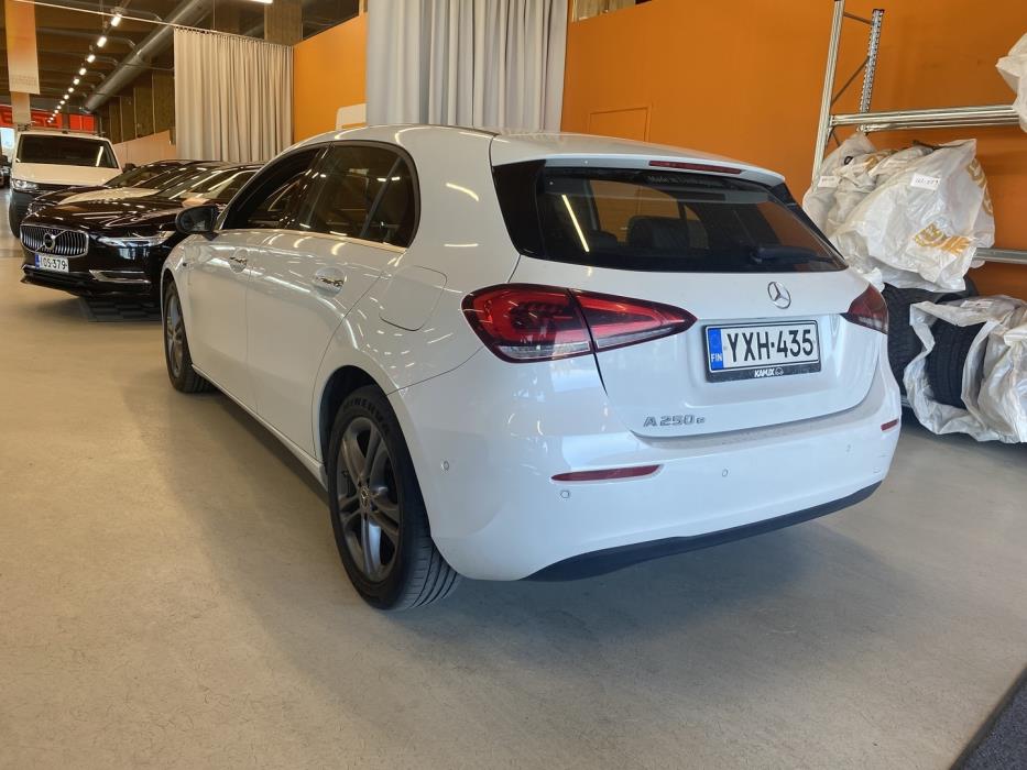 MERCEDES-BENZ A 2020