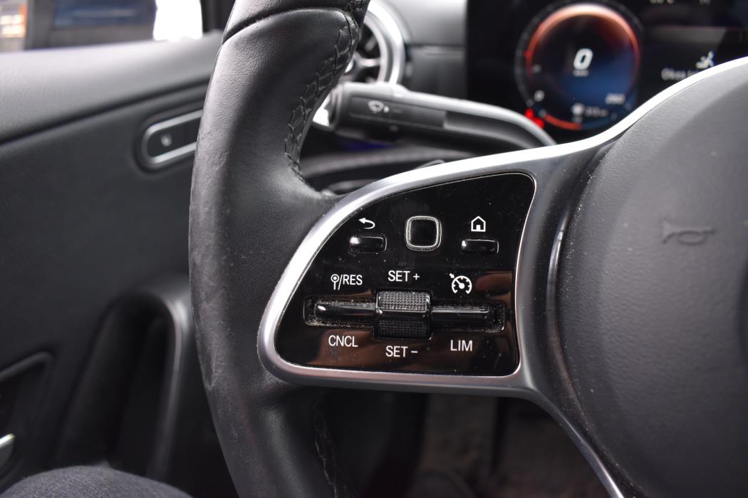 MERCEDES-BENZ A 2021