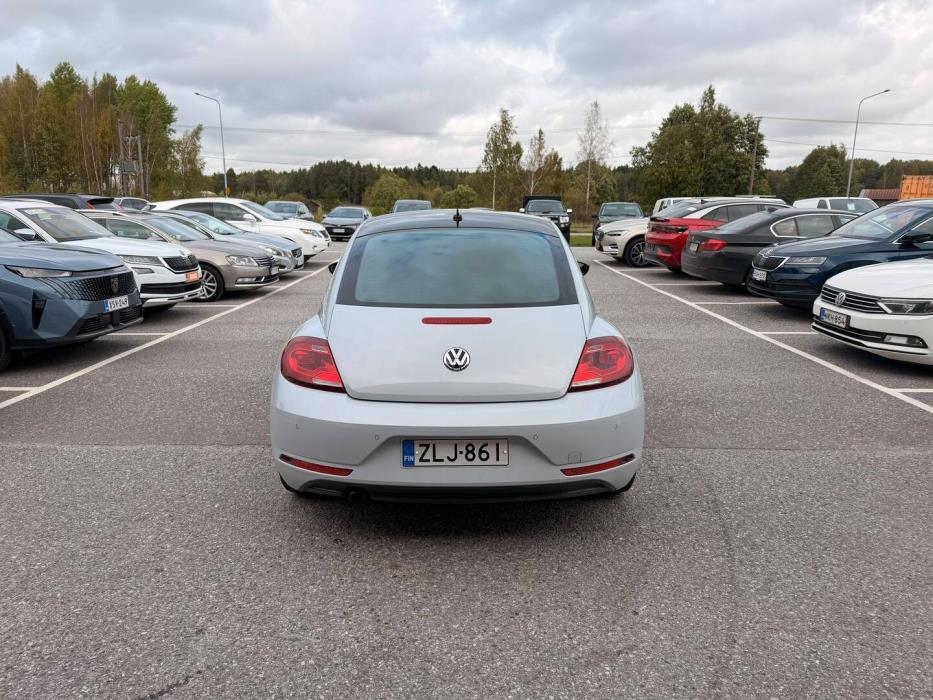 VOLKSWAGEN Beetle 2017
