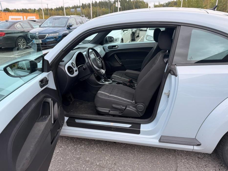 VOLKSWAGEN Beetle 2017
