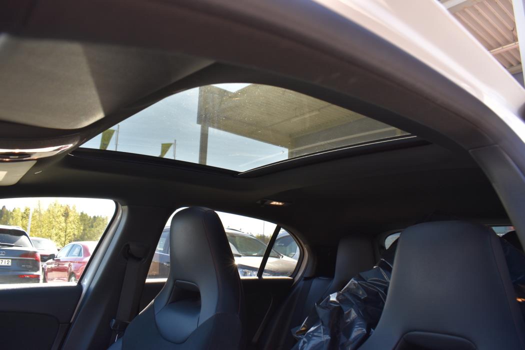 MERCEDES-BENZ A 2018