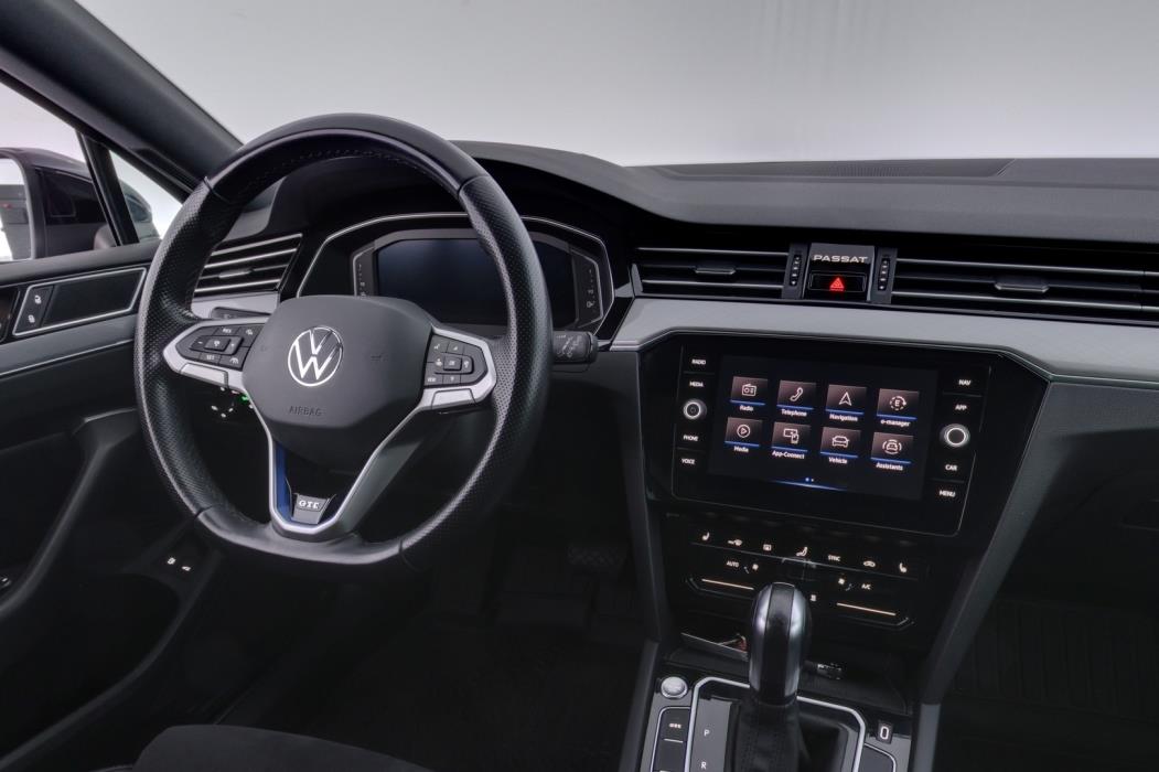 VOLKSWAGEN Passat 2021