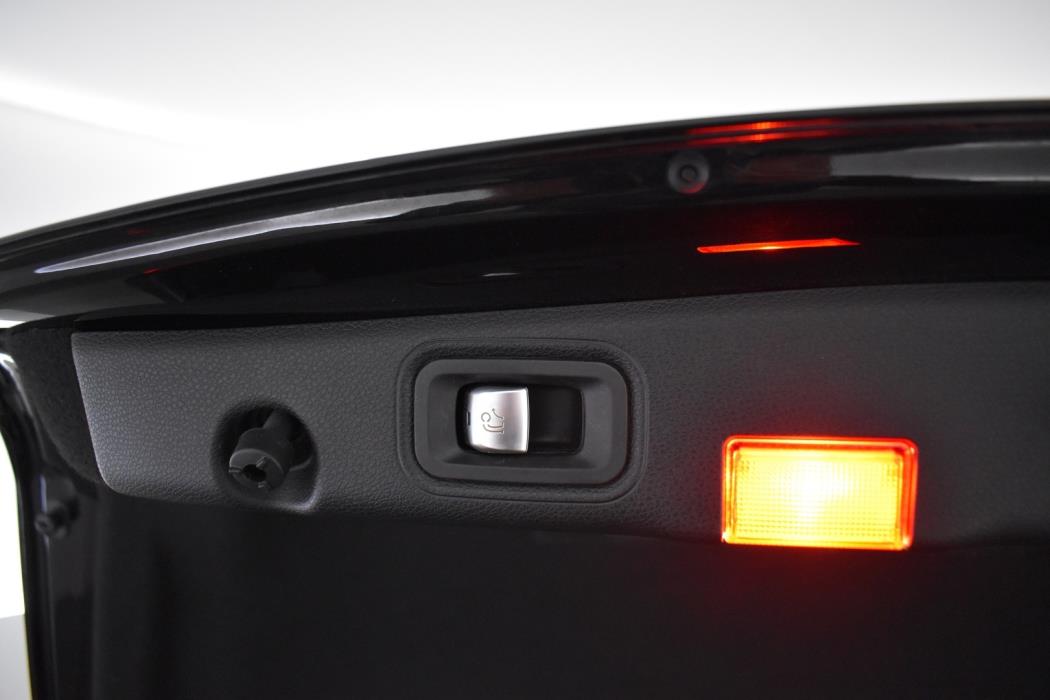 MERCEDES-BENZ E 2016