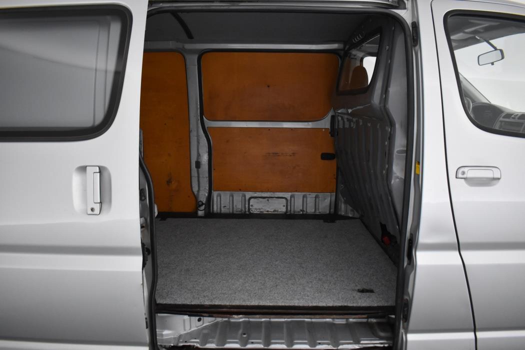 TOYOTA Hiace 2008