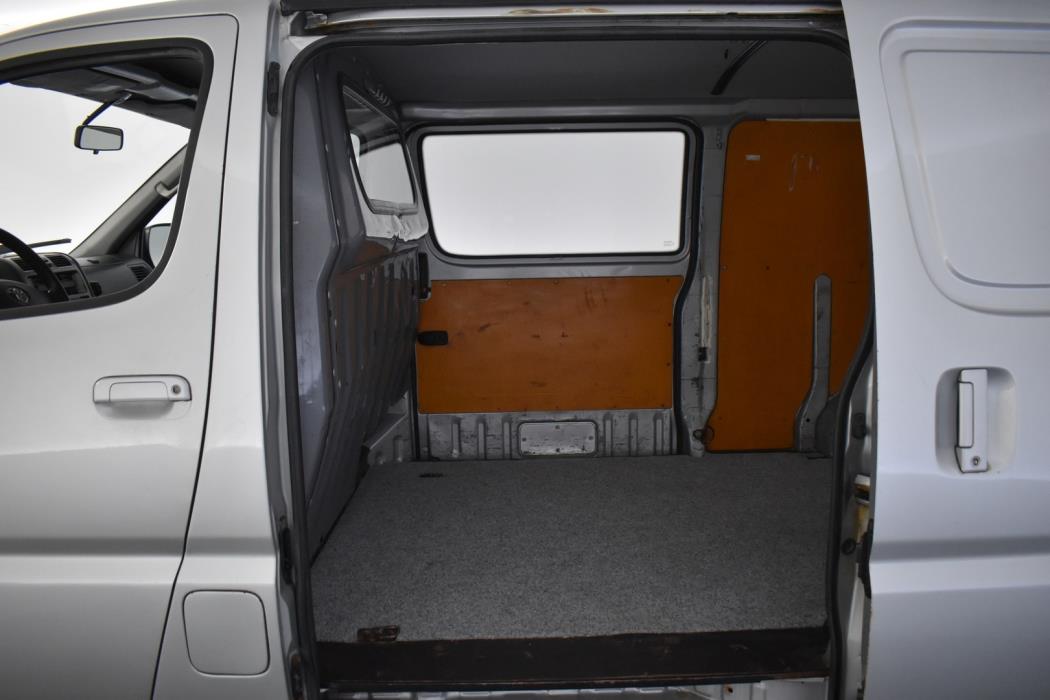 TOYOTA Hiace 2008