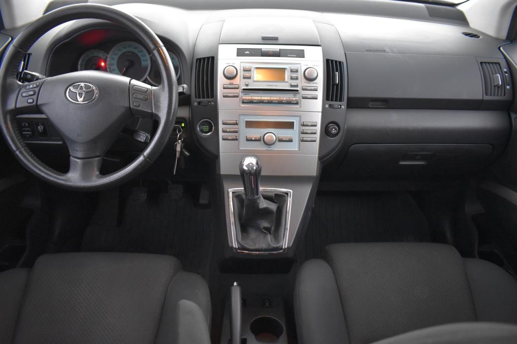 TOYOTA Corolla Verso 2005