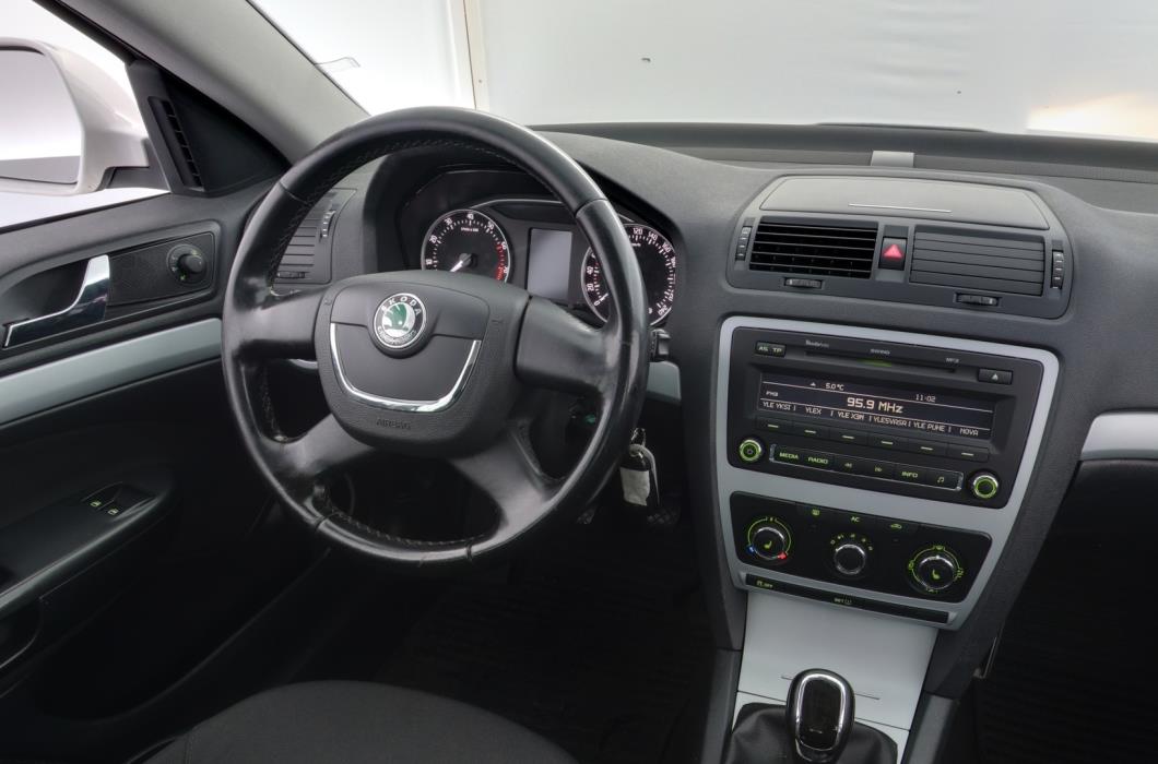 SKODA Octavia 2012