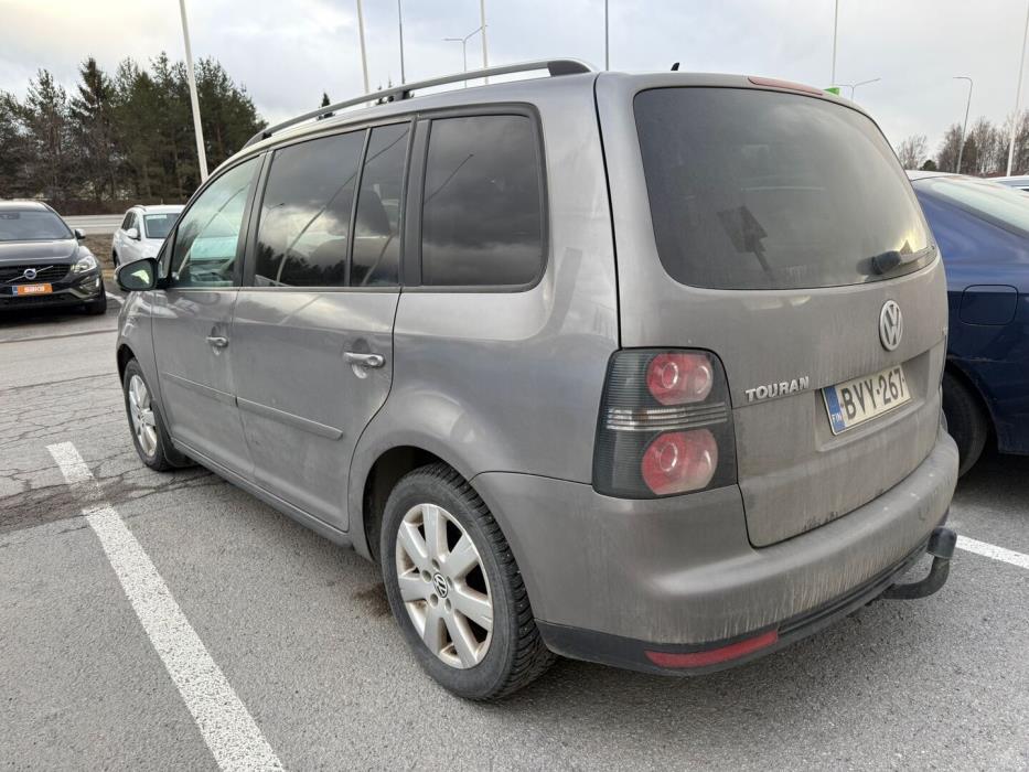 VOLKSWAGEN Touran 2010