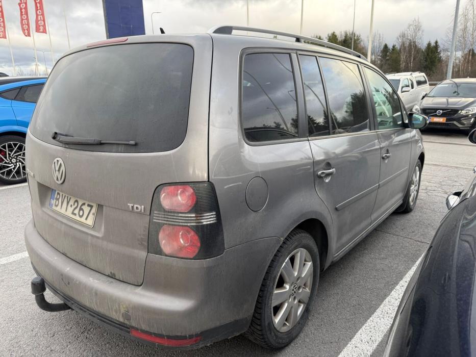 VOLKSWAGEN Touran 2010