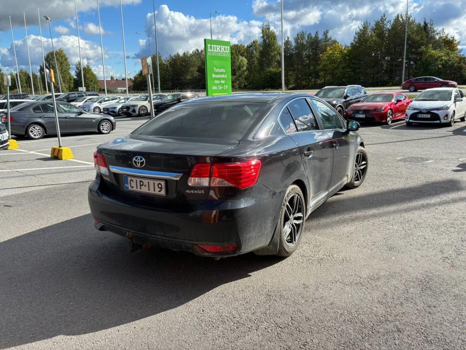 TOYOTA Avensis 2012