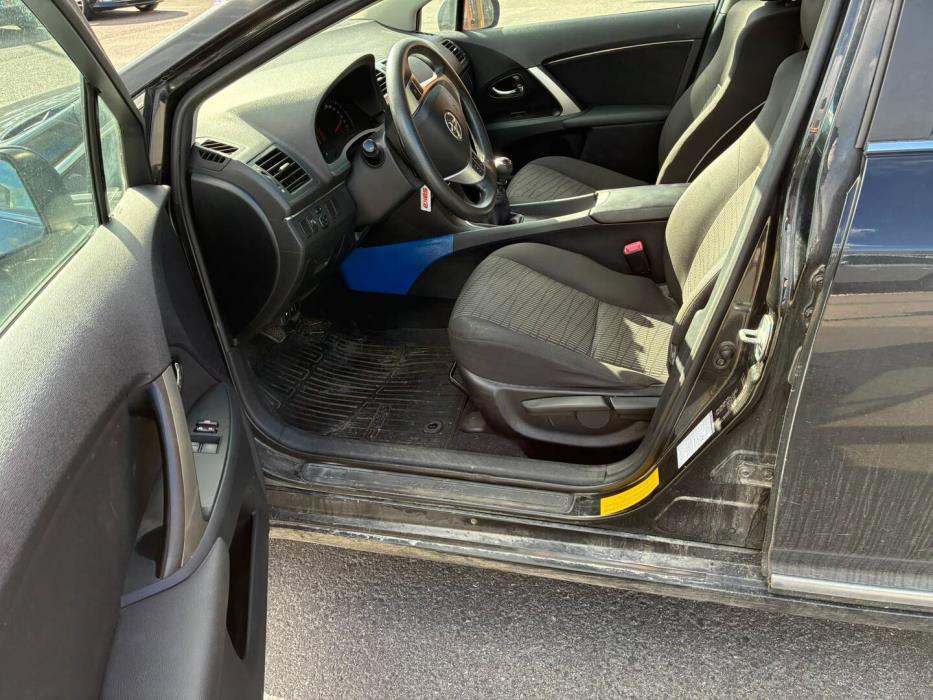 TOYOTA Avensis 2012